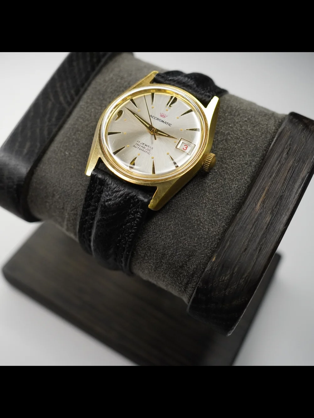 Vintage Accromatic 17 Jewels Incabloc Automatic Men's Gold Tone Date Watch Swiss